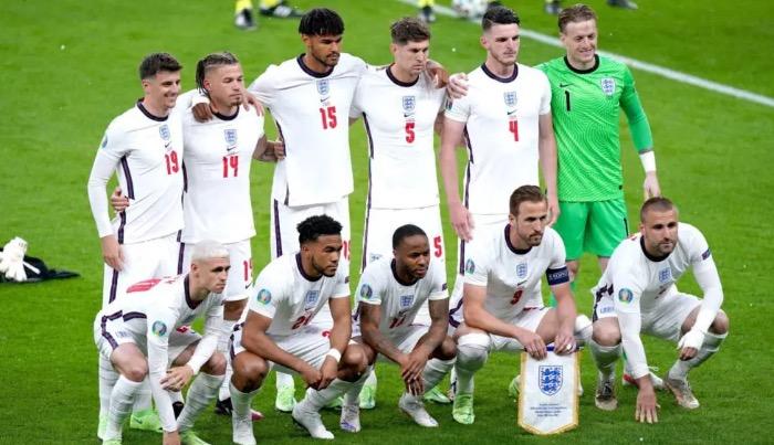 อังกฤษ สิงโตคำราม ชุดลุยฟุตบอลโลก 2022